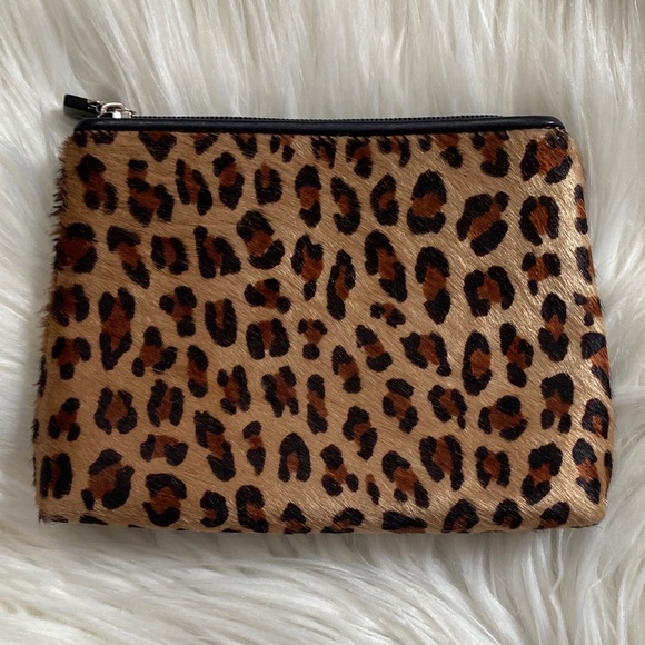 Cheetah Print Zippered Wallet - Picture 2 of 8
